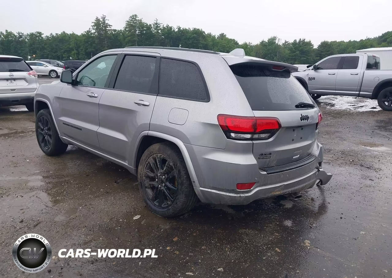 2018 Jeep Grand Cherokee Altitude 4X4 VIN:1C4RJFAG1JC227507 - 3