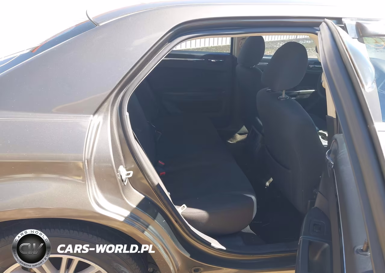 2010 Chrysler 300 Touring VIN:2C3CA4CD2AH150161 - 8