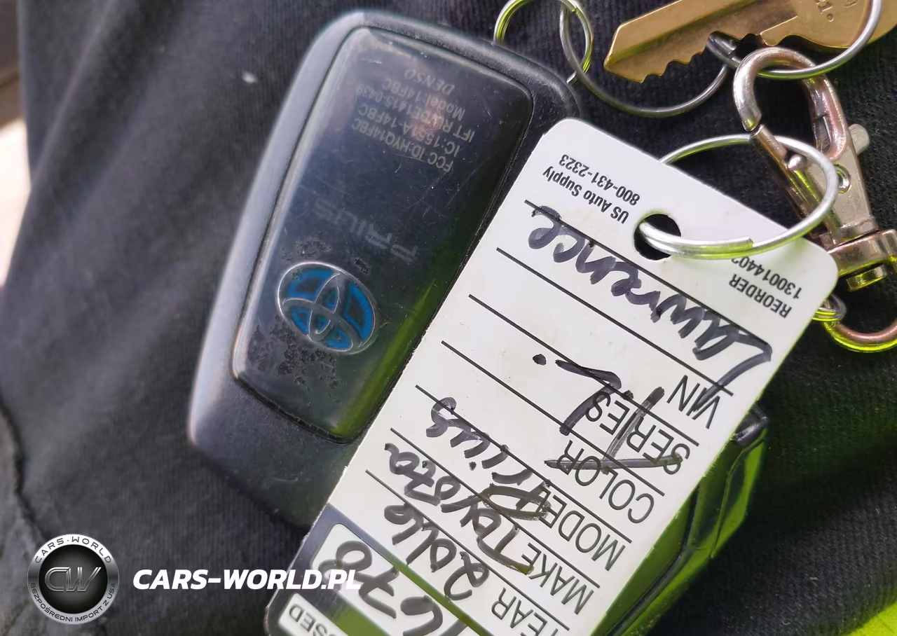 2016 Toyota Prius Two VIN:JTDKBRFU2G3506262 - 11
