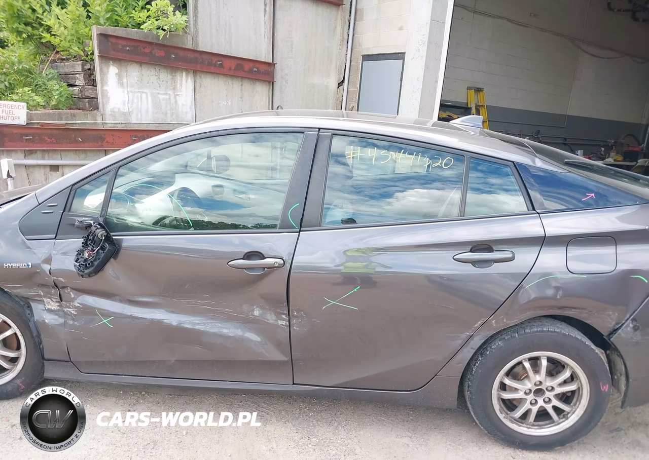 2016 Toyota Prius Two VIN:JTDKBRFU2G3506262 - 14