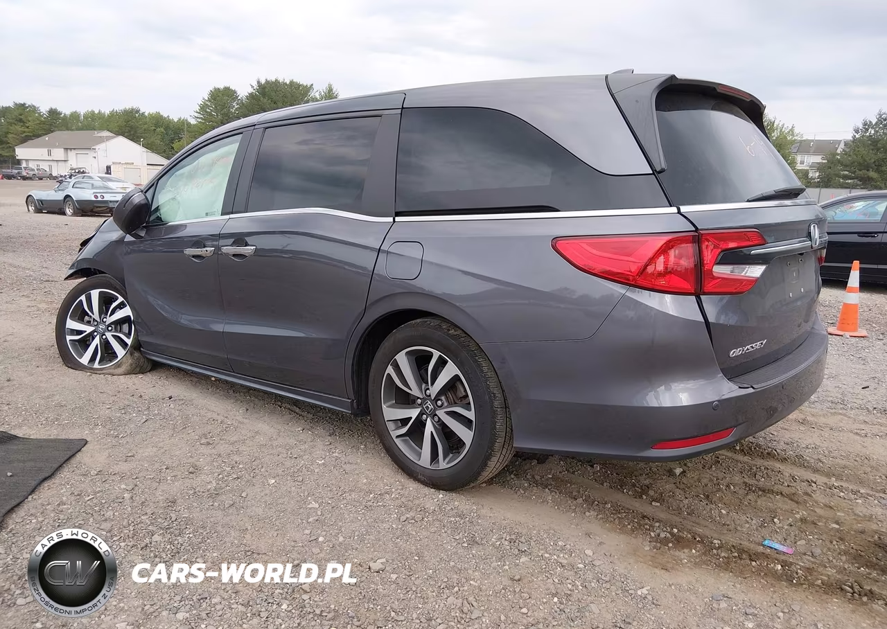 2021 Honda Odyssey Touring VIN:5FNRL6H82MB039059 - 3
