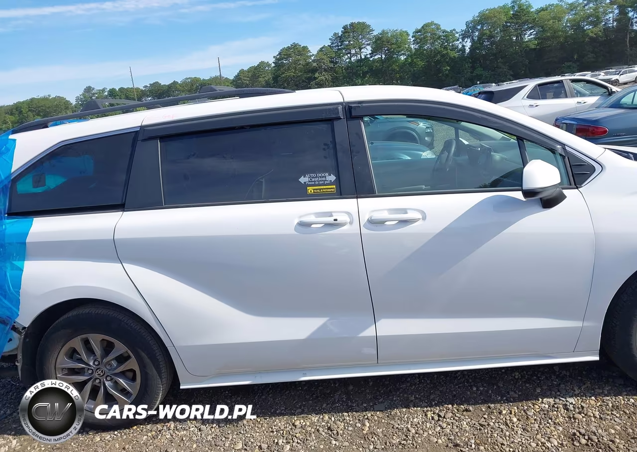 2025 Toyota Sienna Le VIN:5TDKSKFC6SS220467 - 13