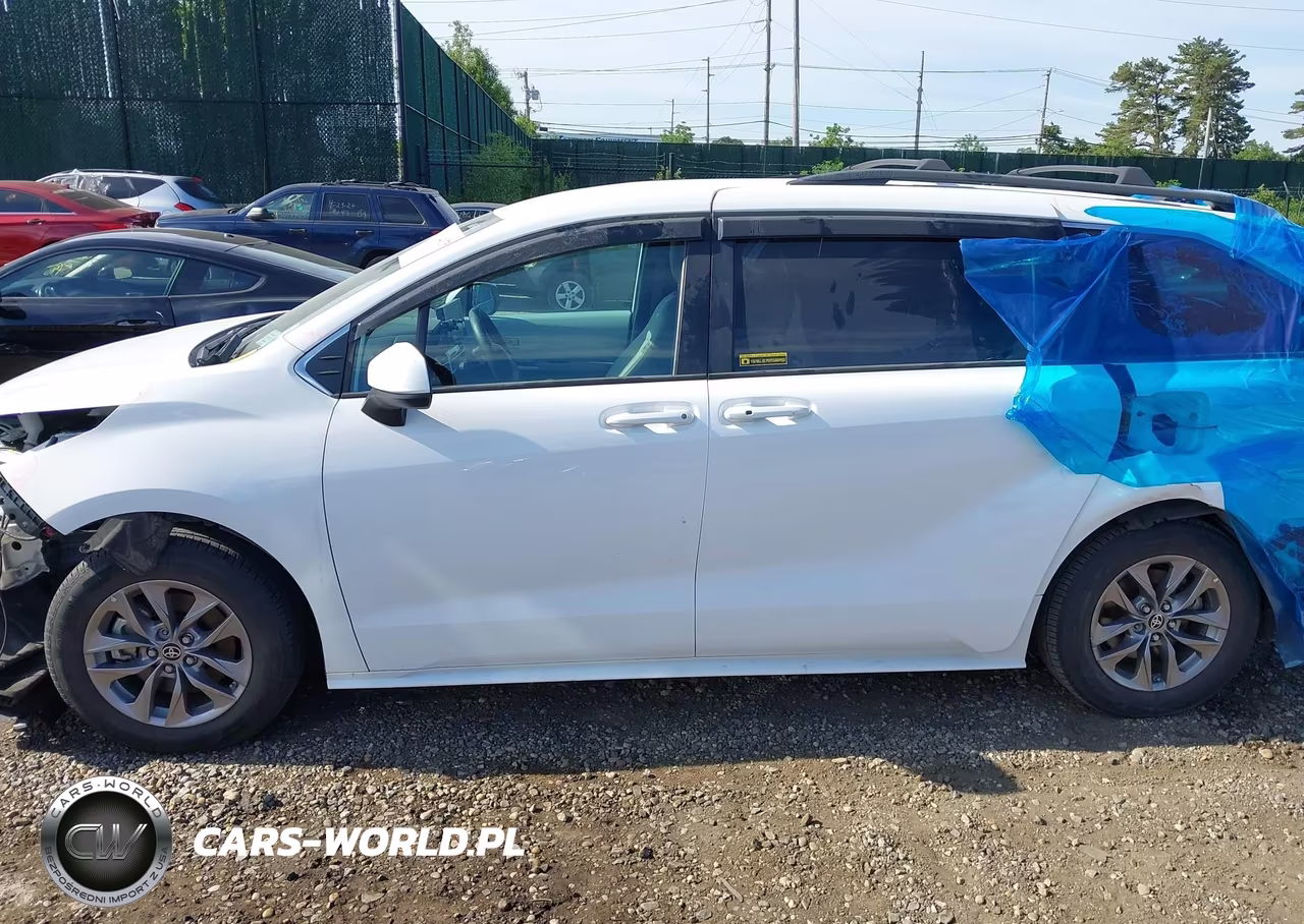 2025 Toyota Sienna Le VIN:5TDKSKFC6SS220467 - 14