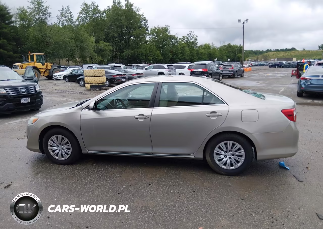 2014 Toyota Camry Le VIN:4T4BF1FK5ER421414 - 14