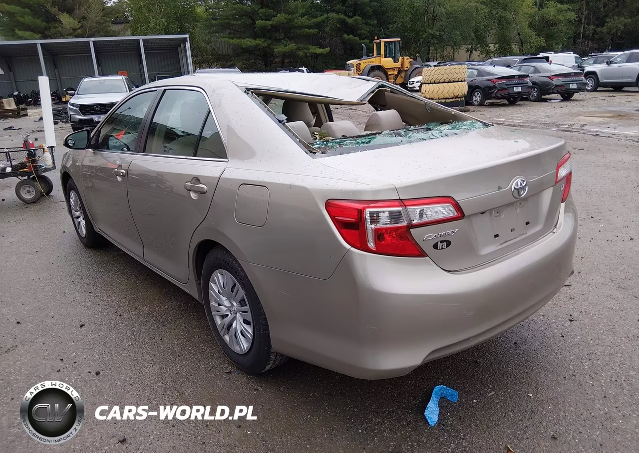 2014 Toyota Camry Le VIN:4T4BF1FK5ER421414 - 3