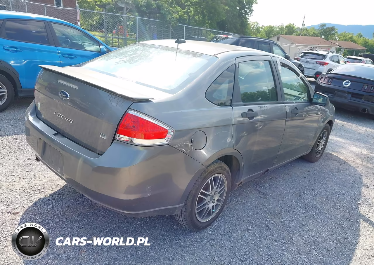 2010 Ford Focus Se VIN:1FAHP3FN6AW294933 - 4