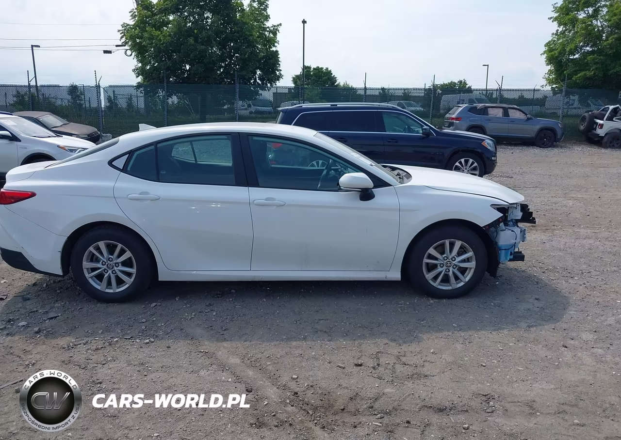 2025 Toyota Camry Le VIN:4T1DAACK9SU091780 - 14