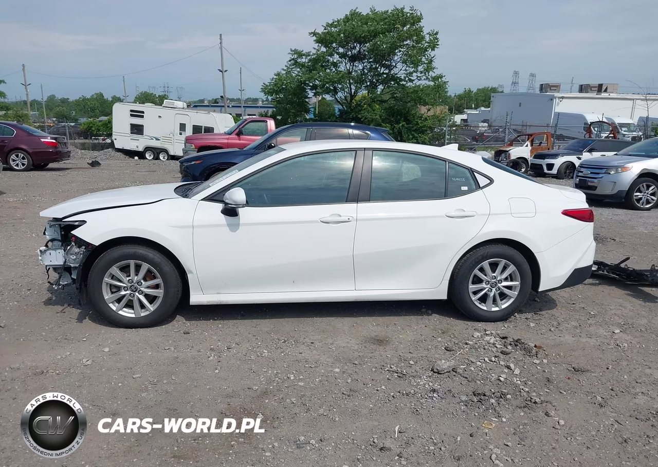 2025 Toyota Camry Le VIN:4T1DAACK9SU091780 - 15