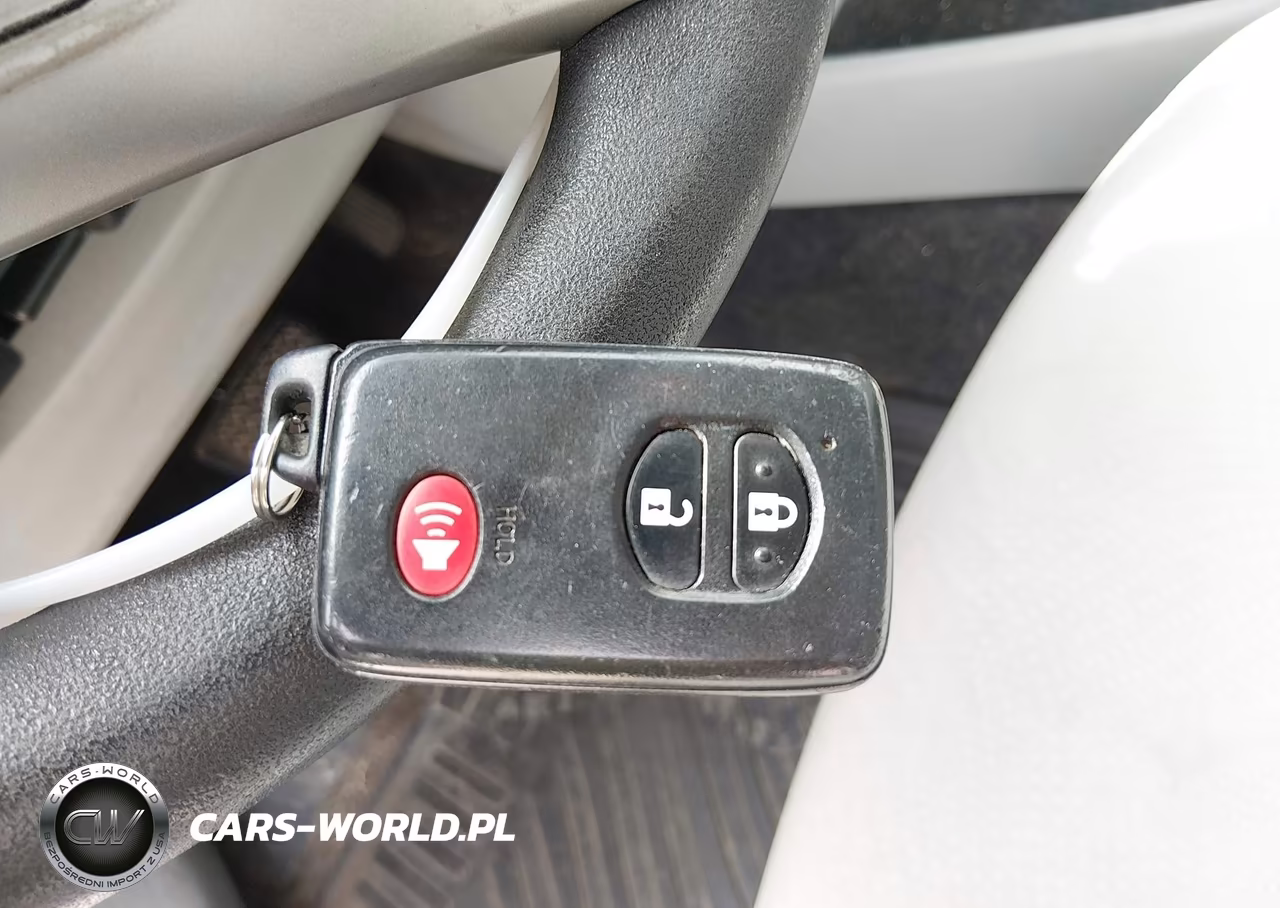 2013 Toyota Prius Two VIN:JTDKN3DU9D5699405 - 11