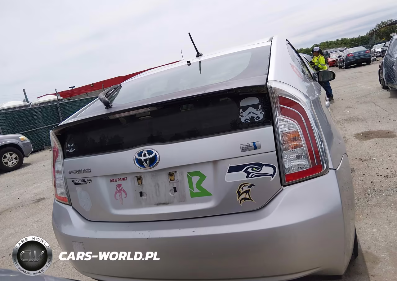 2013 Toyota Prius Two VIN:JTDKN3DU9D5699405 - 6