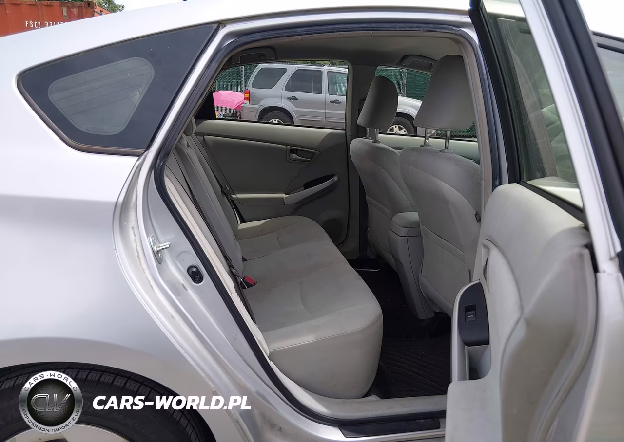 2013 Toyota Prius Two VIN:JTDKN3DU9D5699405 - 8