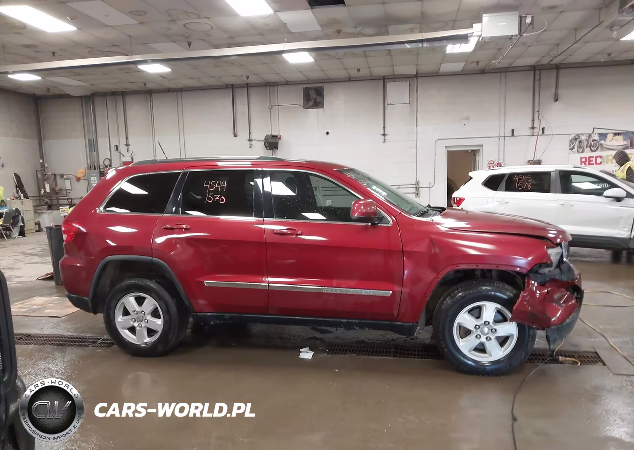 2013 Jeep Grand Cherokee Laredo VIN:1C4RJFAG6DC568664 - 13