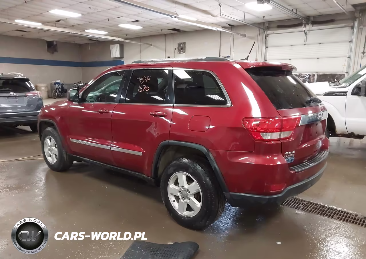 2013 Jeep Grand Cherokee Laredo VIN:1C4RJFAG6DC568664 - 3