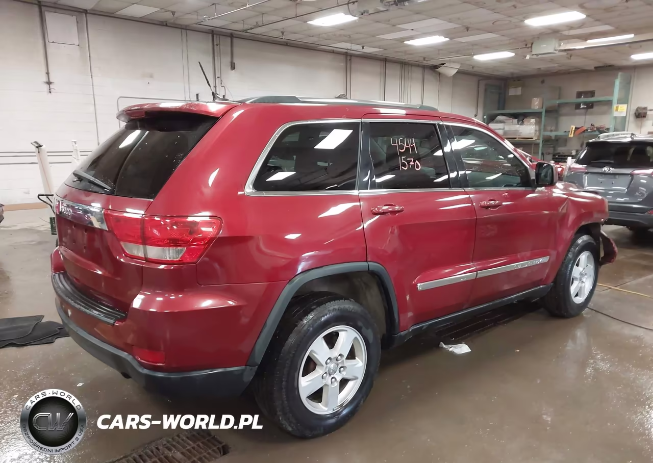 2013 Jeep Grand Cherokee Laredo VIN:1C4RJFAG6DC568664 - 4