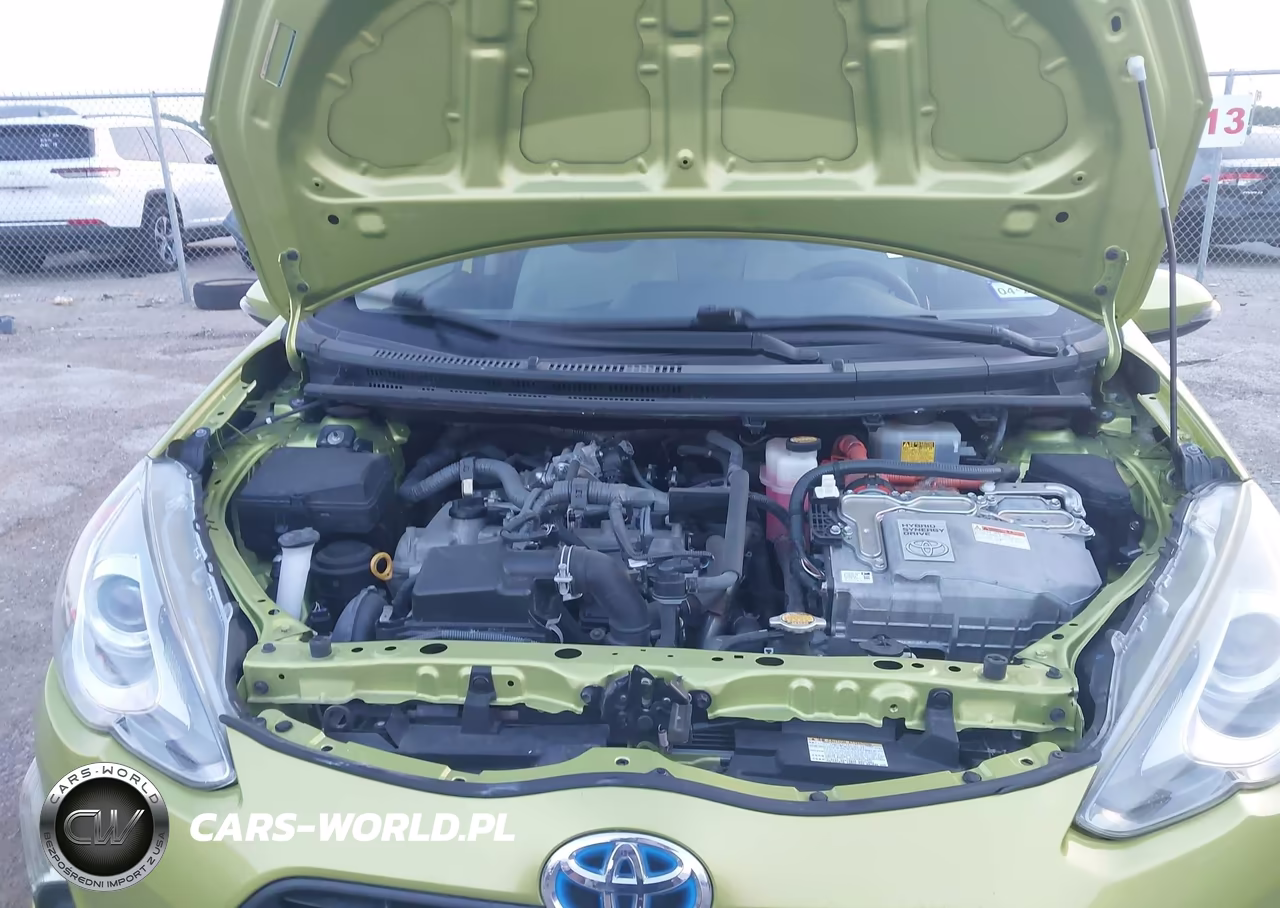 2015 Toyota Prius C One VIN:JTDKDTB35F1096913 - 10