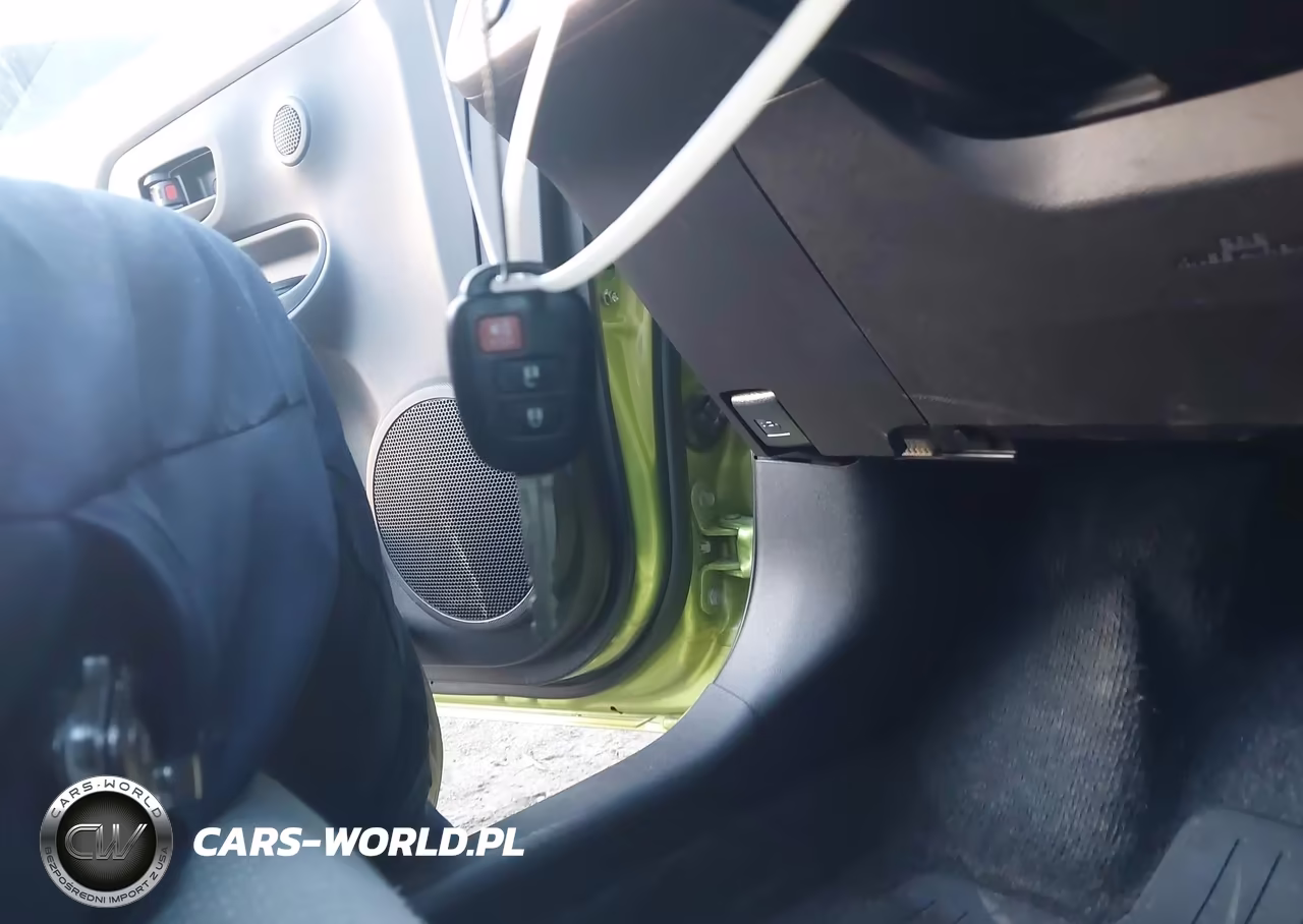 2015 Toyota Prius C One VIN:JTDKDTB35F1096913 - 11