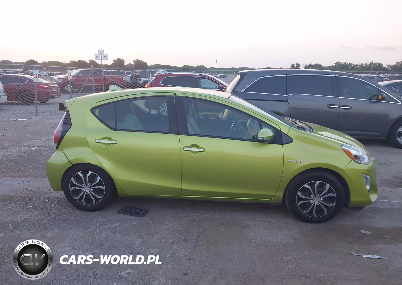 2015 Toyota Prius C One VIN:JTDKDTB35F1096913 - 13