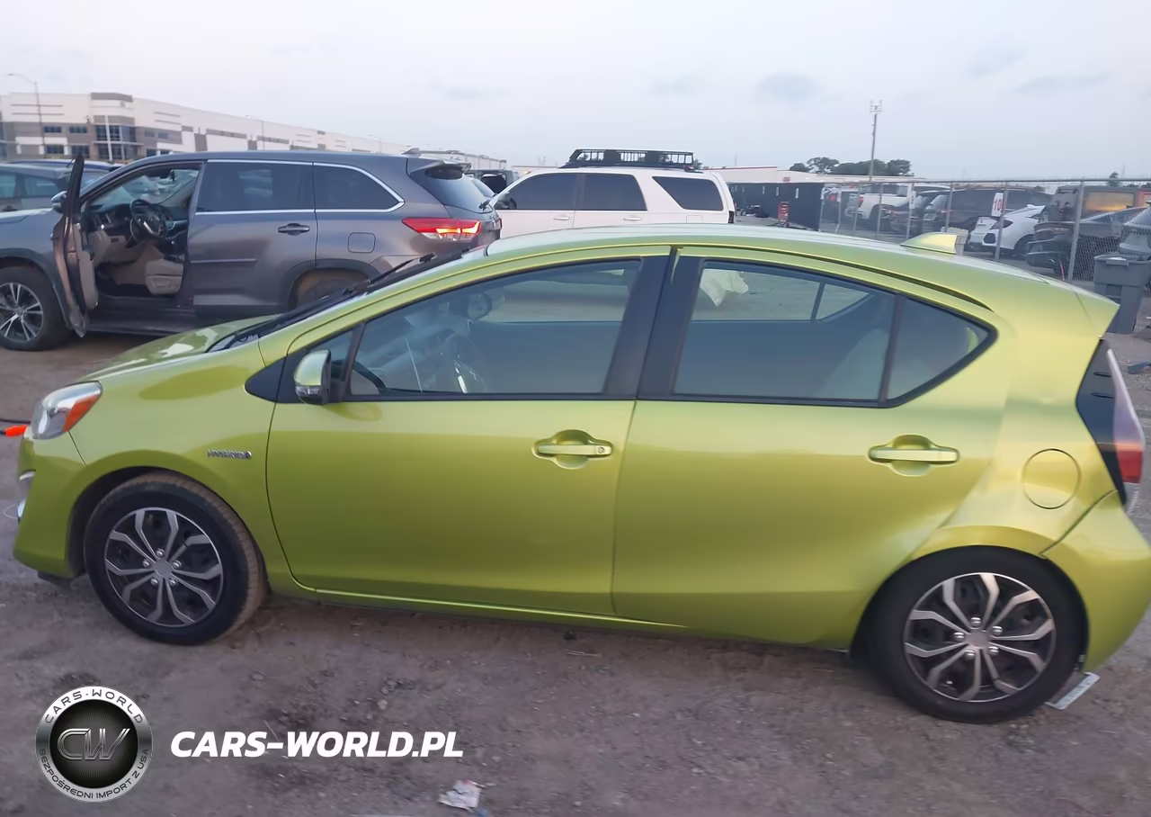 2015 Toyota Prius C One VIN:JTDKDTB35F1096913 - 14