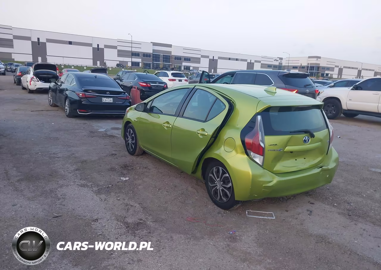 2015 Toyota Prius C One VIN:JTDKDTB35F1096913 - 3
