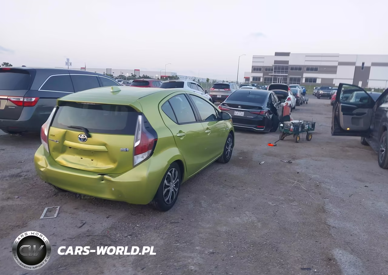 2015 Toyota Prius C One VIN:JTDKDTB35F1096913 - 4