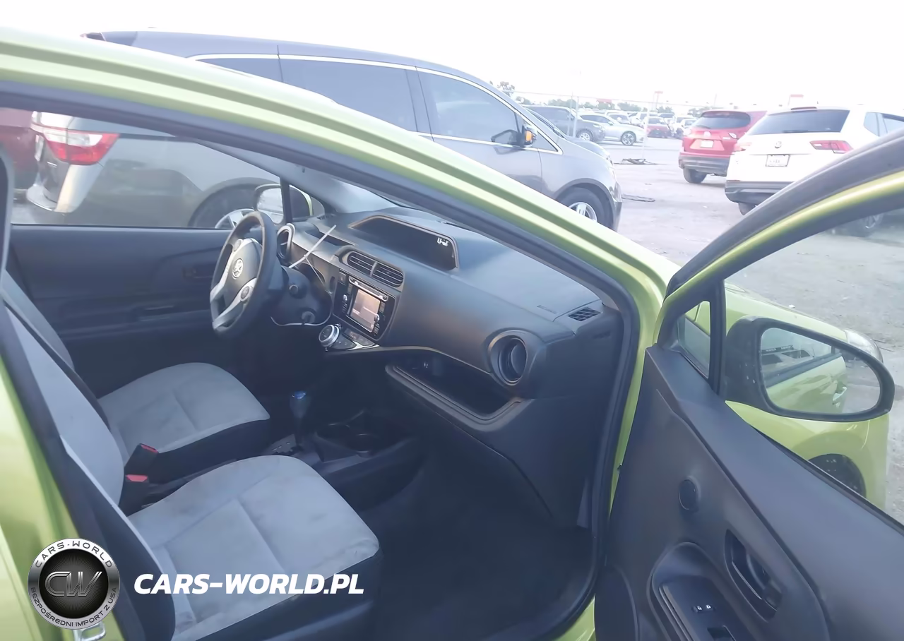 2015 Toyota Prius C One VIN:JTDKDTB35F1096913 - 5