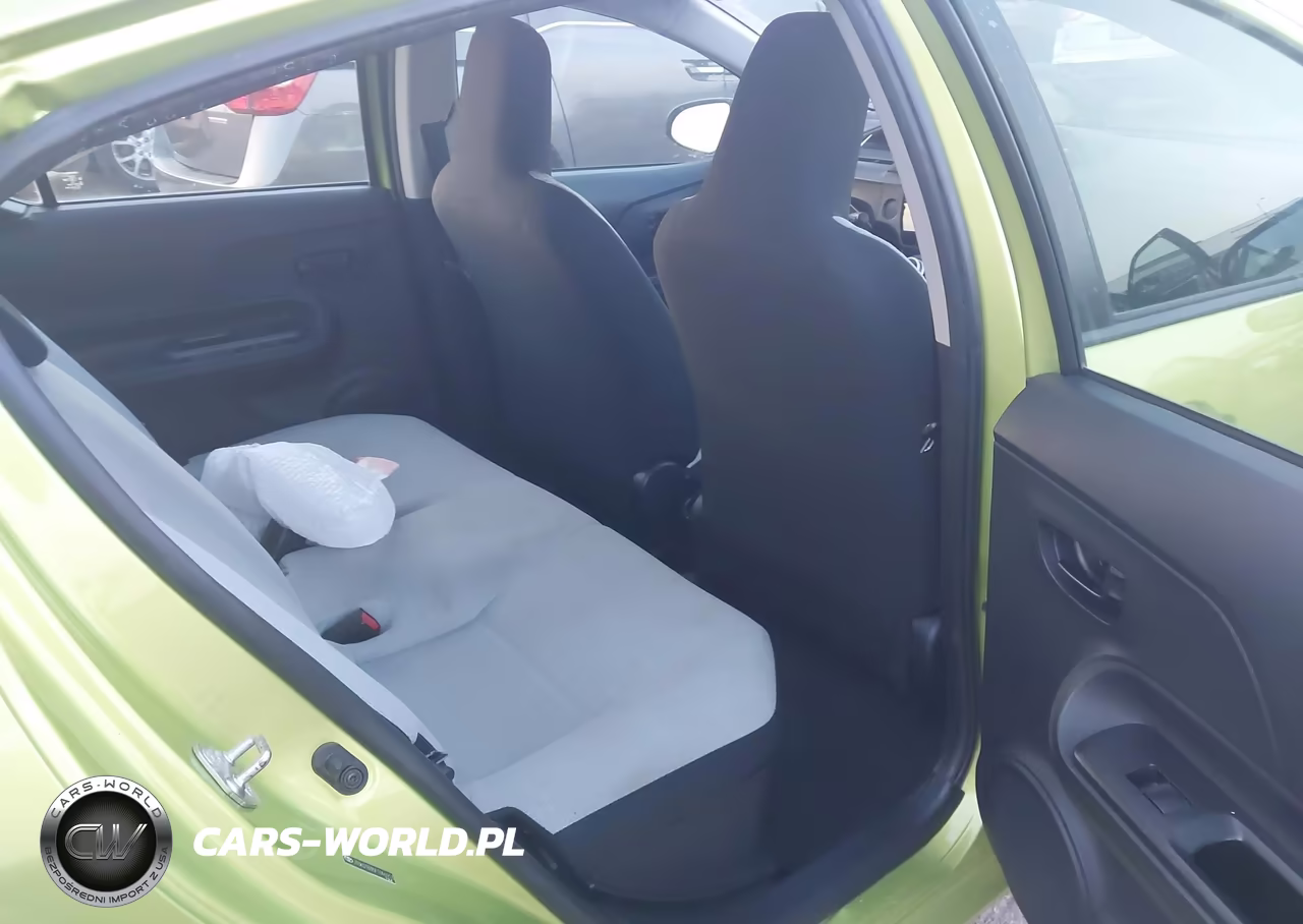2015 Toyota Prius C One VIN:JTDKDTB35F1096913 - 8