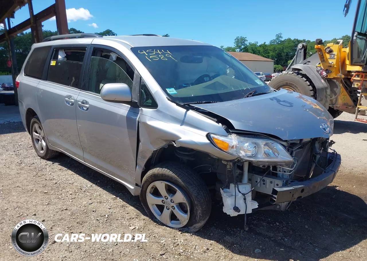 2015 Toyota Sienna Le 8 Passenger – zdjęcie 1 z 16
