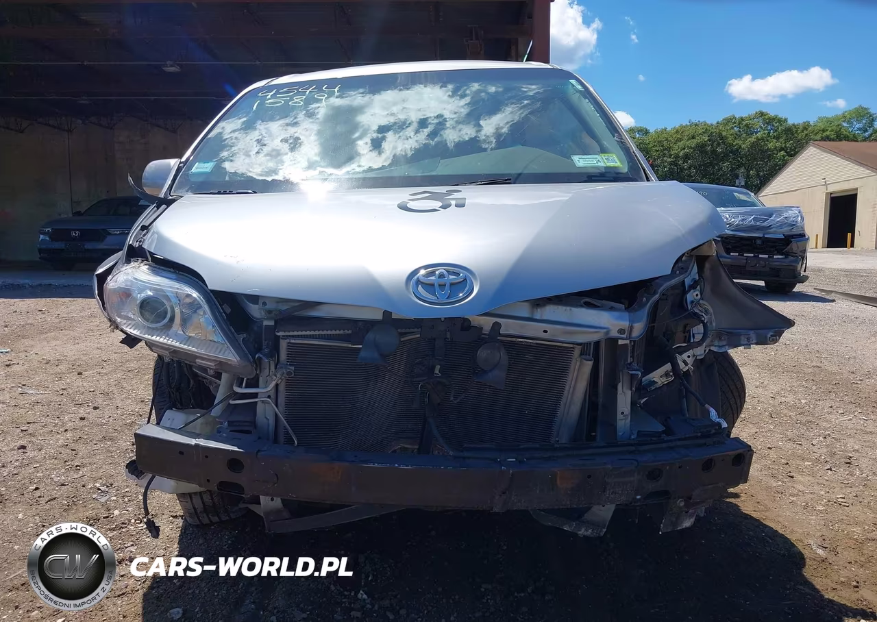 2015 Toyota Sienna Le 8 Passenger VIN:5TDKK3DC7FS670952 - 12