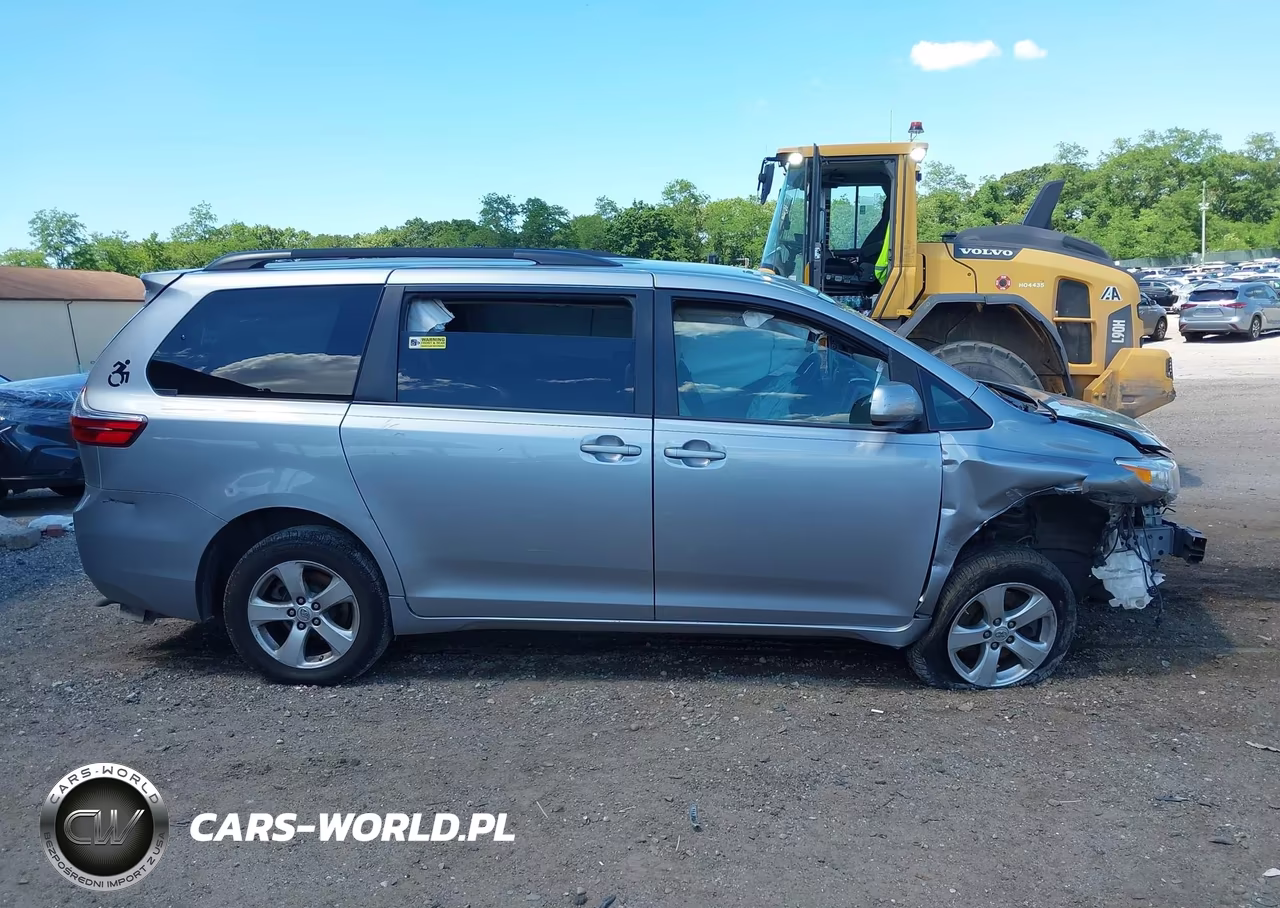 2015 Toyota Sienna Le 8 Passenger VIN:5TDKK3DC7FS670952 - 13
