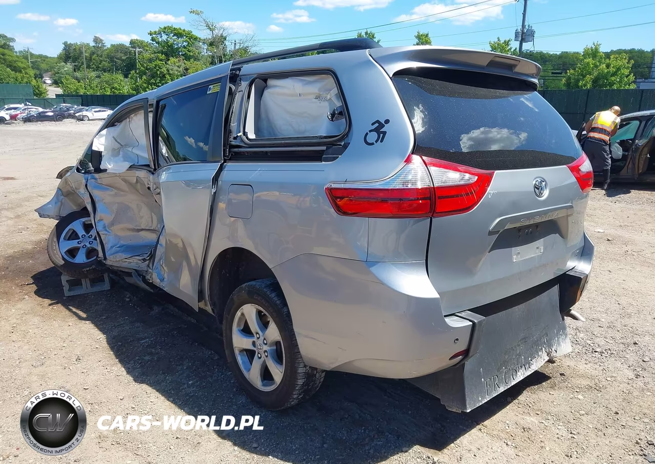 2015 Toyota Sienna Le 8 Passenger VIN:5TDKK3DC7FS670952 - 3