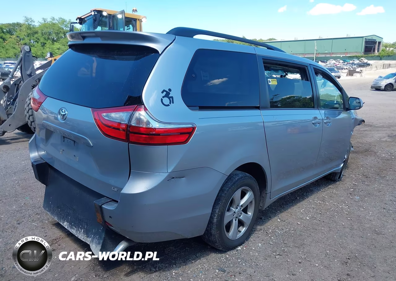 2015 Toyota Sienna Le 8 Passenger VIN:5TDKK3DC7FS670952 - 4