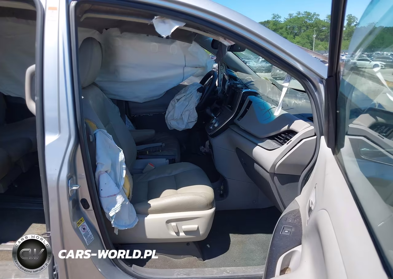 2015 Toyota Sienna Le 8 Passenger VIN:5TDKK3DC7FS670952 - 5