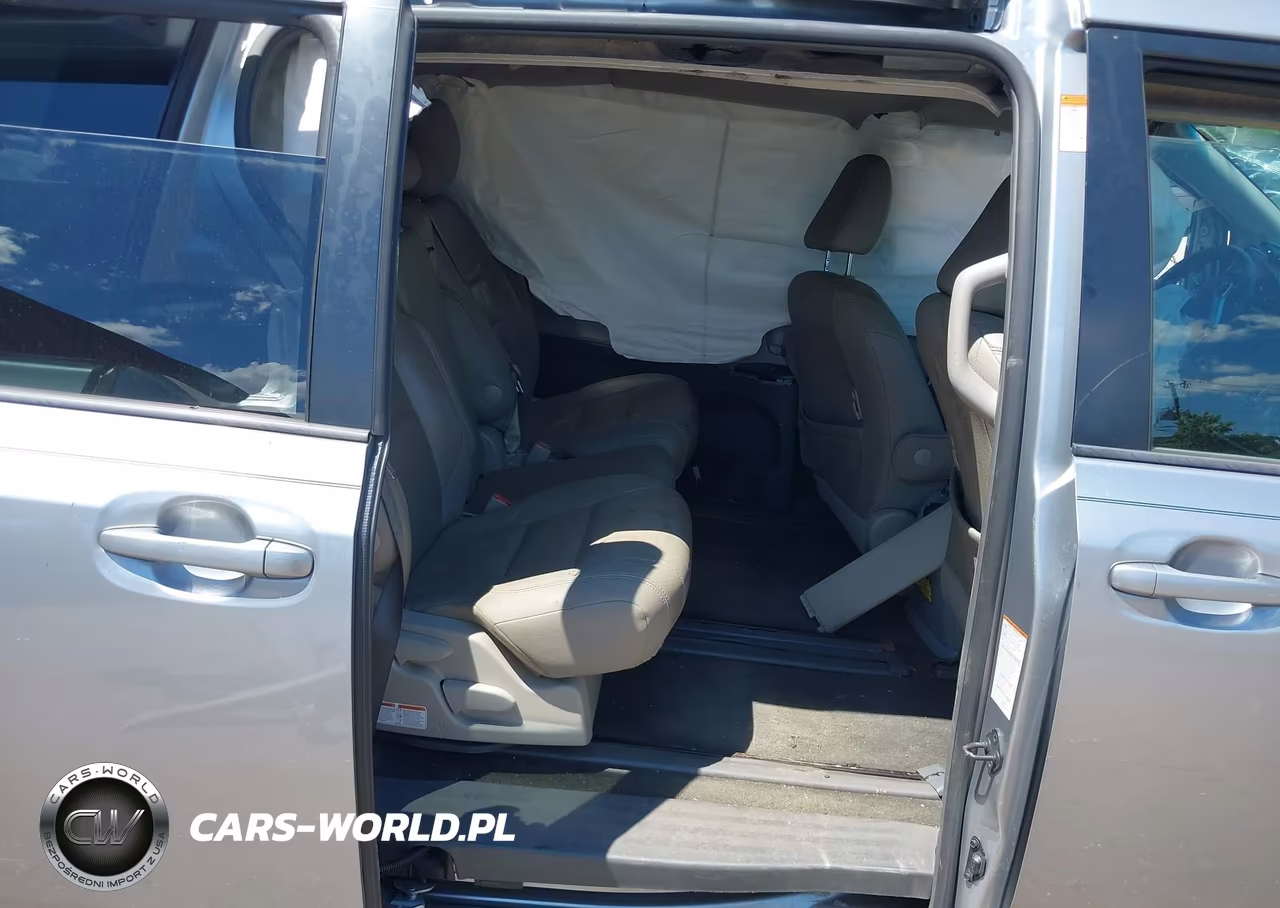2015 Toyota Sienna Le 8 Passenger VIN:5TDKK3DC7FS670952 - 8