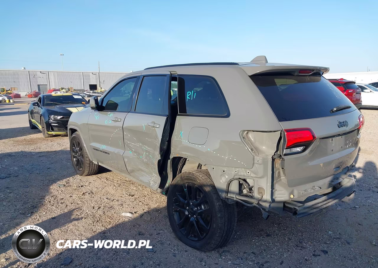 2019 Jeep Grand Cherokee Altitude 4X2 VIN:1C4RJEAG3KC672651 - 3