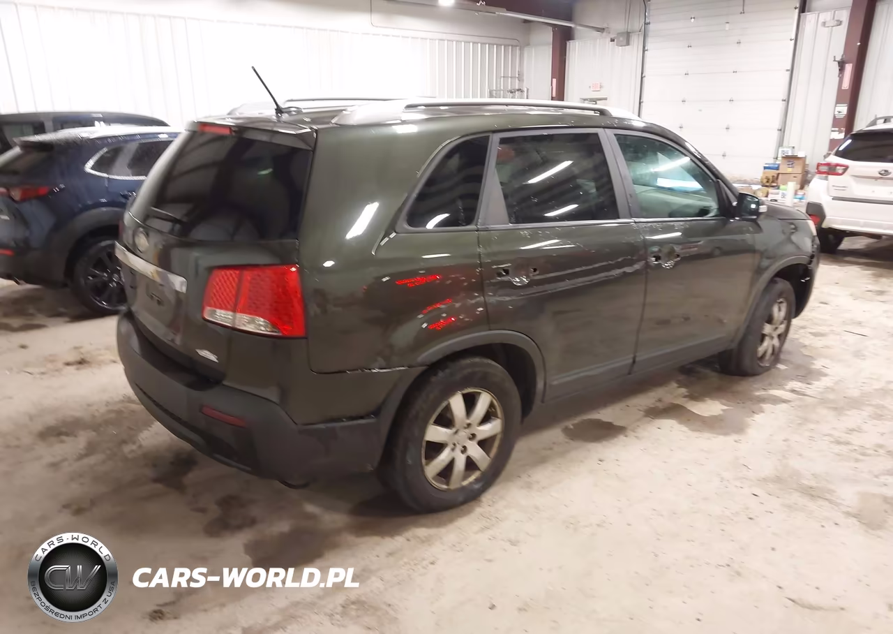 2011 Kia Sorento Lx VIN:5XYKT3A1XBG106137 - 4