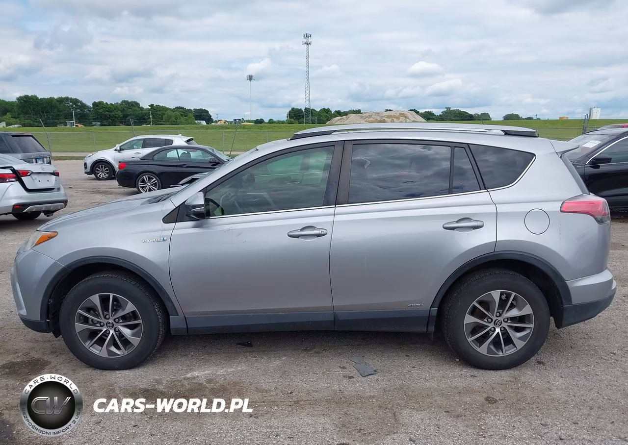 2017 Toyota Rav4 Hybrid Xle VIN:JTMRJREV1HD079812 - 14