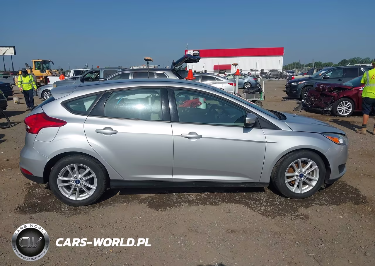 2017 Ford Focus Se VIN:1FADP3K27HL265107 - 14