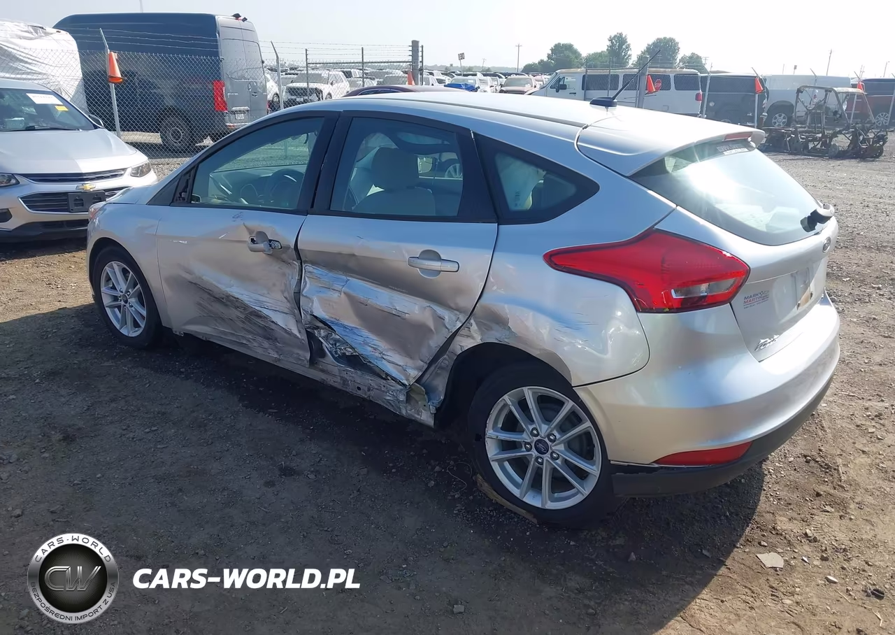2017 Ford Focus Se VIN:1FADP3K27HL265107 - 3