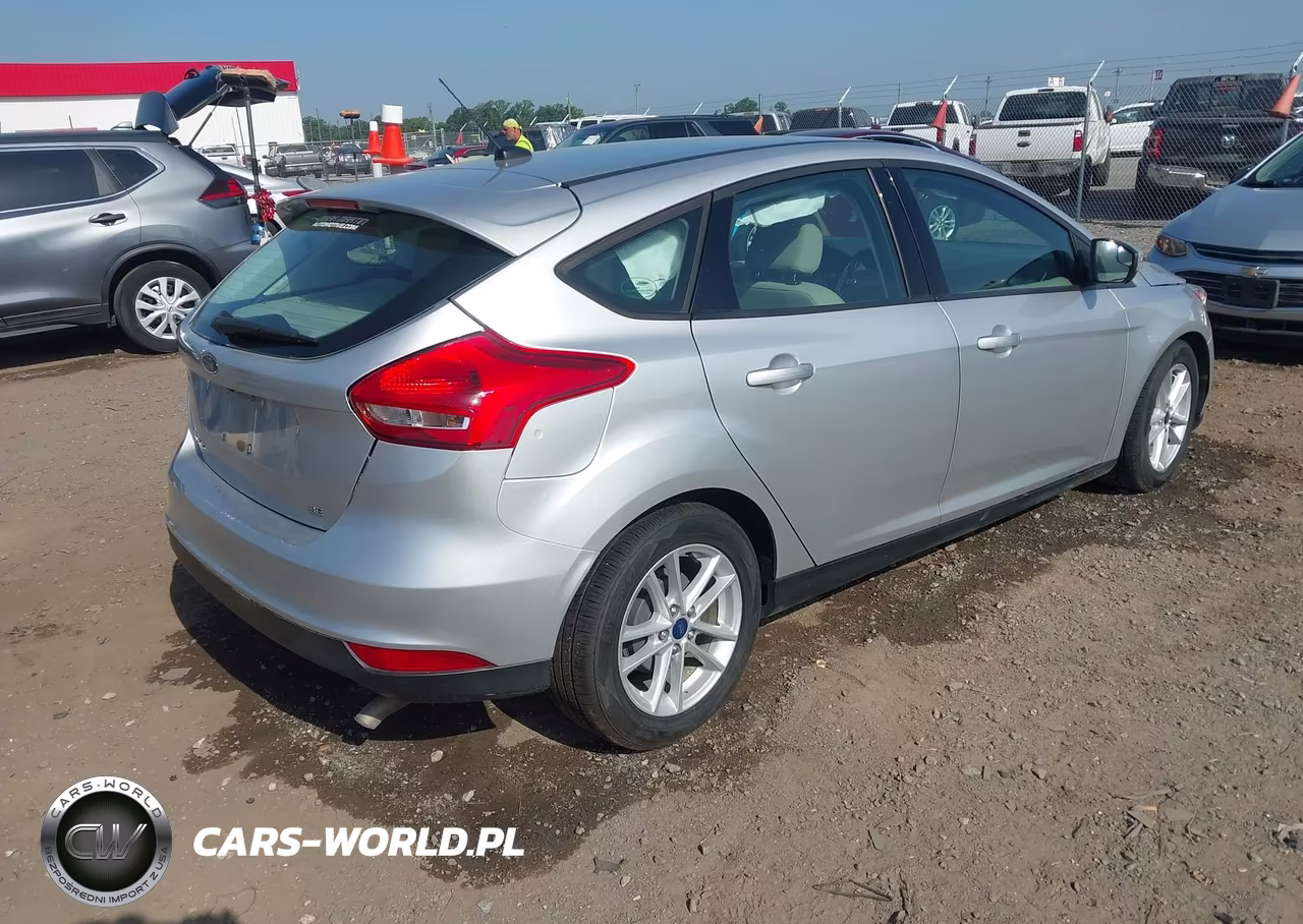 2017 Ford Focus Se VIN:1FADP3K27HL265107 - 4