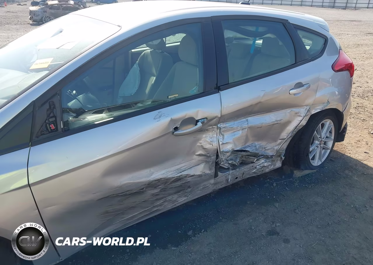 2017 Ford Focus Se VIN:1FADP3K27HL265107 - 6