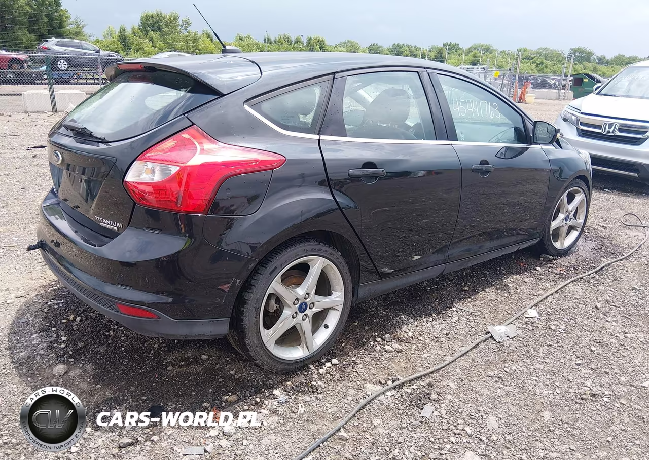 2014 Ford Focus Titanium VIN:1FADP3N22EL449796 - 4