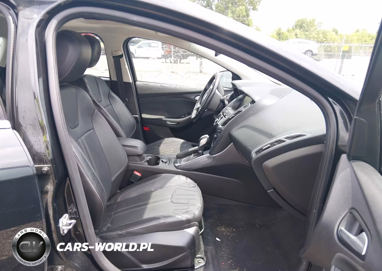 2014 Ford Focus Titanium VIN:1FADP3N22EL449796 - 5