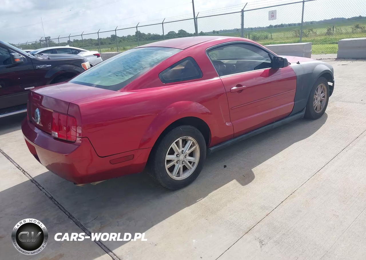 2007 Ford Mustang V6 Deluxe-V6 Premium VIN:1ZVFT80N475249925 - 4