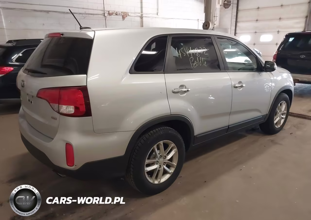 2014 Kia Sorento Lx VIN:5XYKT3A60EG475508 - 4