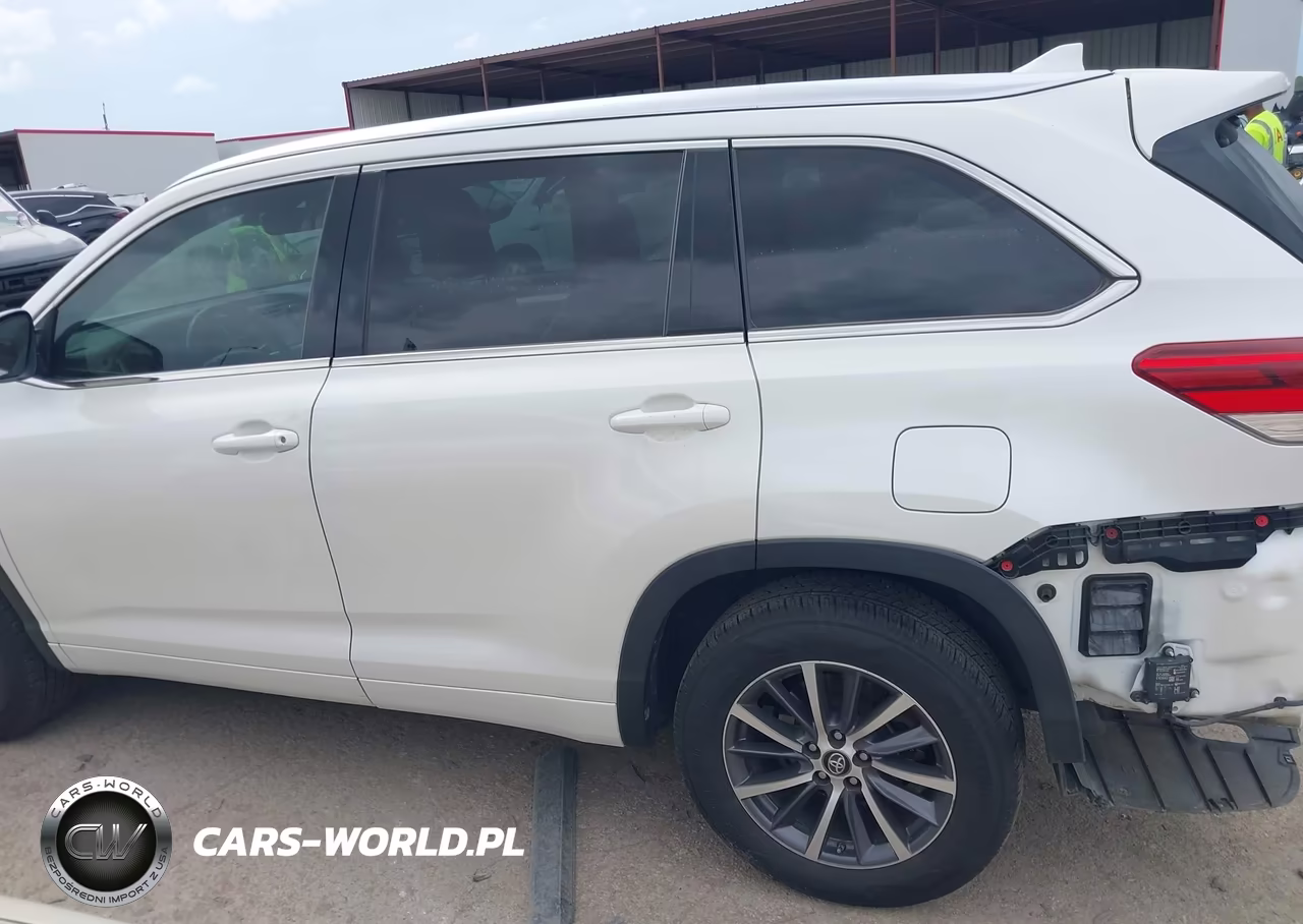 2017 Toyota Highlander Xle VIN:5TDKZRFH9HS512641 - 14