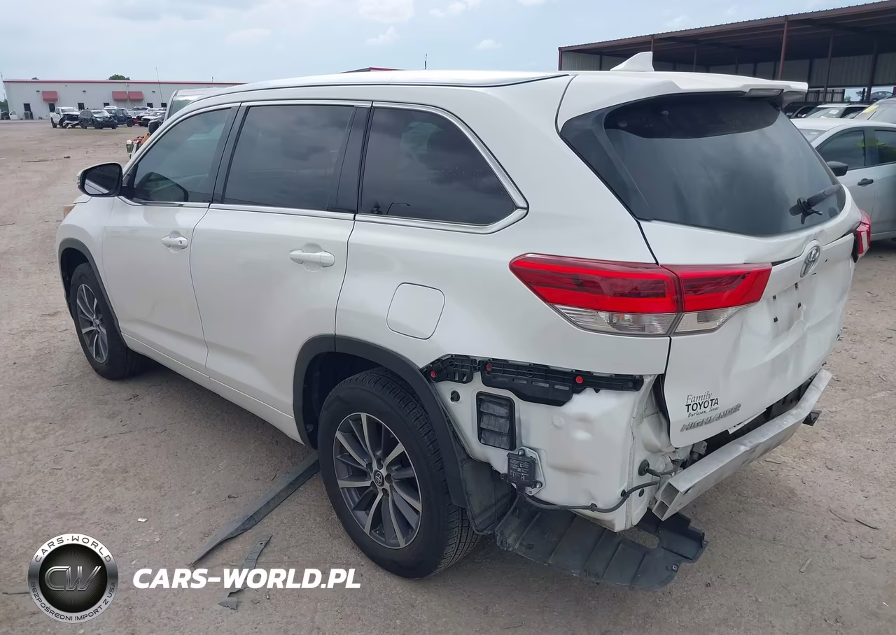 2017 Toyota Highlander Xle VIN:5TDKZRFH9HS512641 - 3