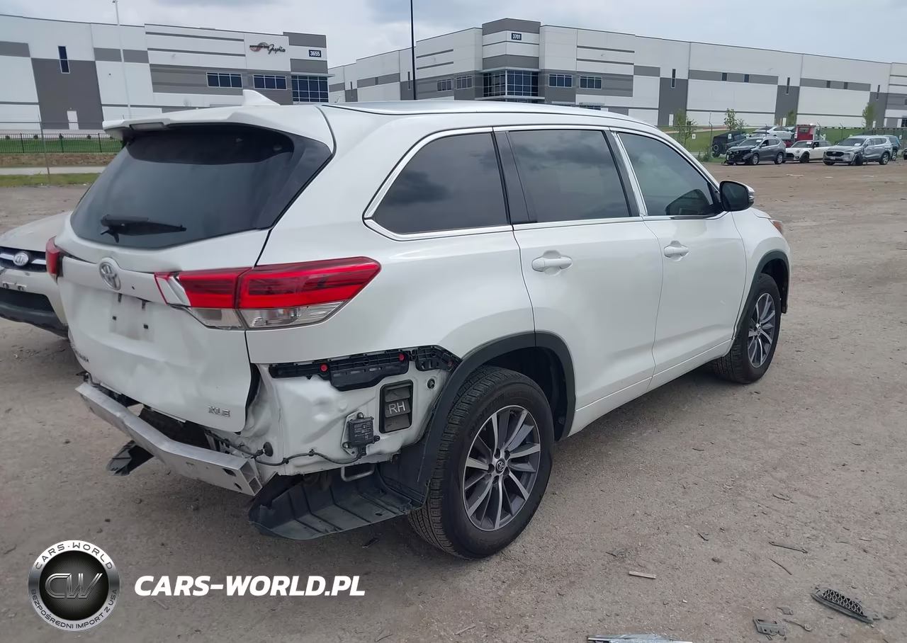 2017 Toyota Highlander Xle VIN:5TDKZRFH9HS512641 - 4