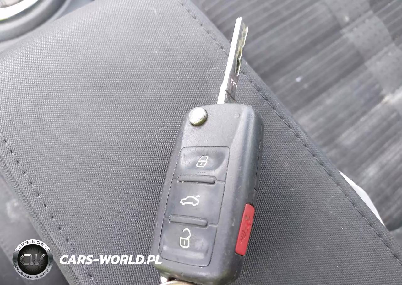 2014 Volkswagen Beetle 2.0T R-Line VIN:3VWVS7ATXEM631308 - 11