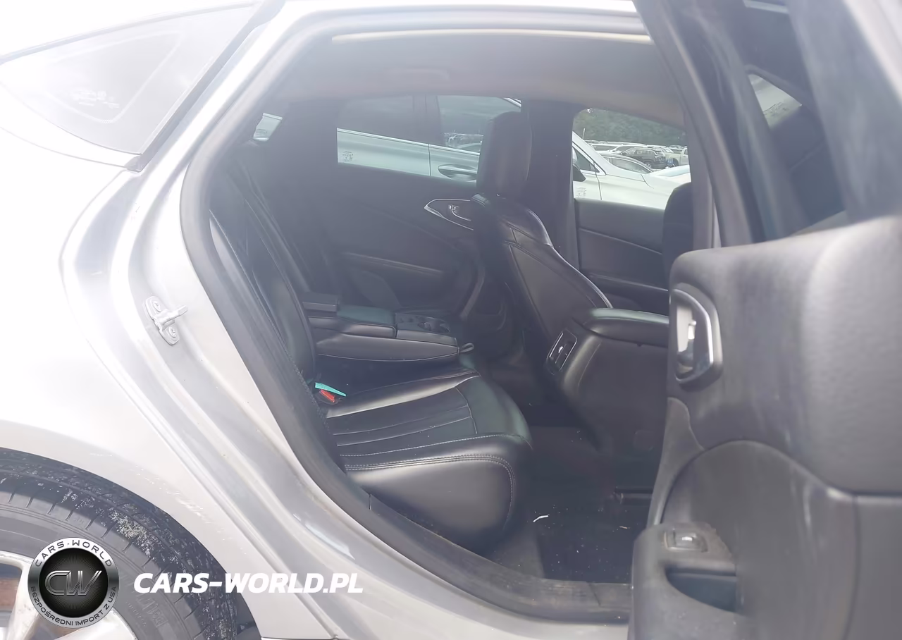 2015 Chrysler 200 C VIN:1C3CCCCG2FN623098 - 8