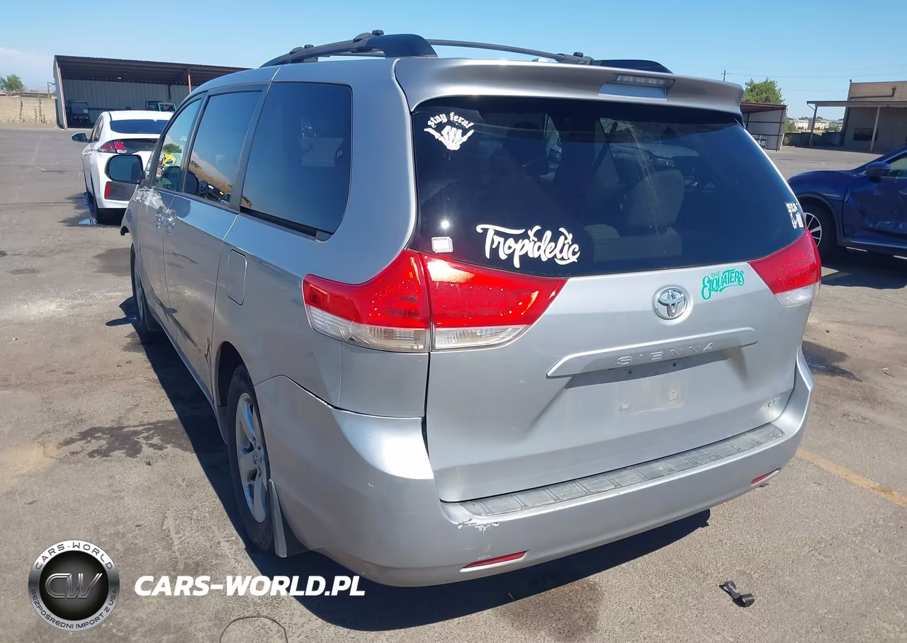 2012 Toyota Sienna Le V6 8 Passenger VIN:5TDKK3DC4CS244325 - 3